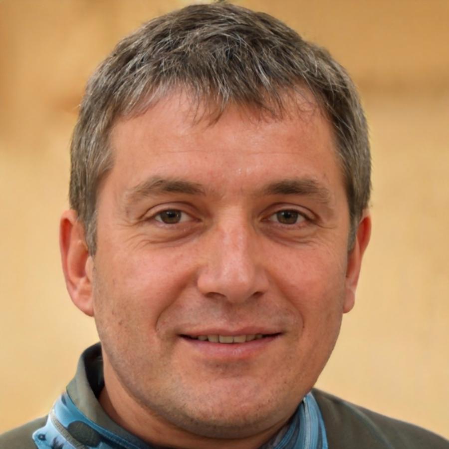 Portrait von Dozent Valentin Engel mit Schwerpunkt auf praktischer SEO-Arbeit